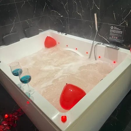 Loveroom & Erotic & Casa de hóspedes 3*
